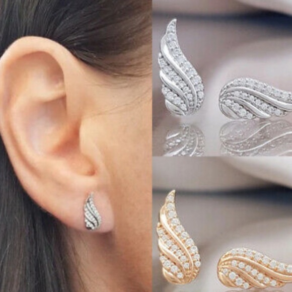 NEW 18k gold plated Stud Earrings - Picture 2 of 3